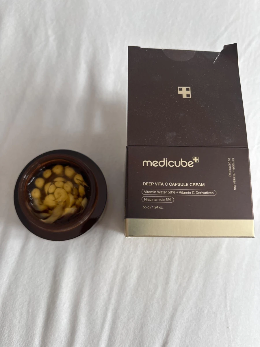 49c2eca3-5faf-46c7-9eb9-17f94761cf19_r-krem-medicube-deep-vita-c-capsule-cream-rozjasniajaco-ujedrniajacy-do-twarzy-55g.jpg